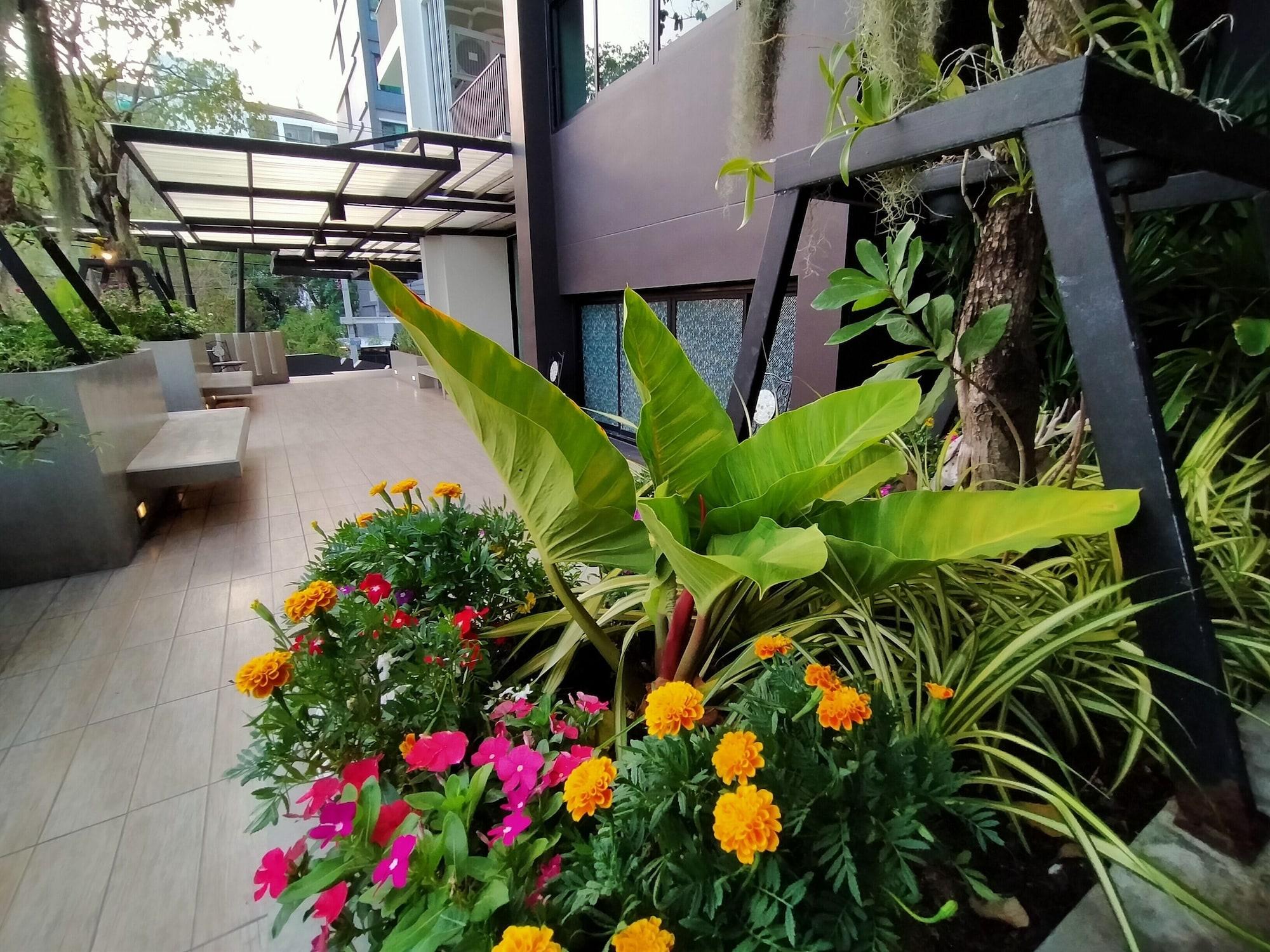 SiRi Ratchada Bangkok Hotel Bagian luar foto